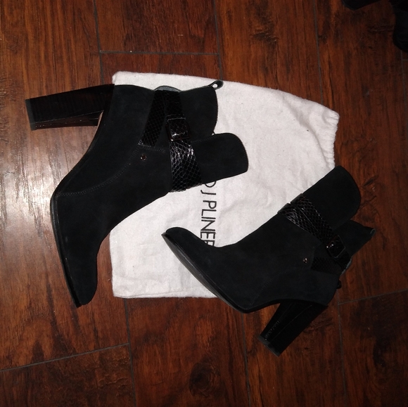 Donald Pliner Oli Black Suede Ankle Boots size 9 - Picture 3 of 7